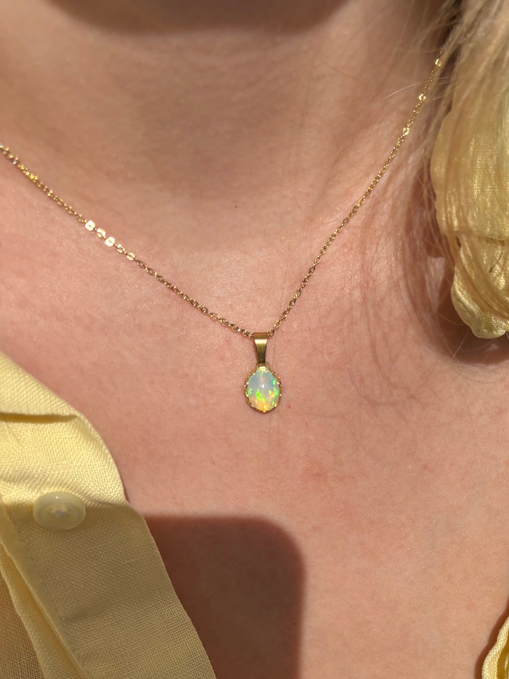 Magnolia ketting goud